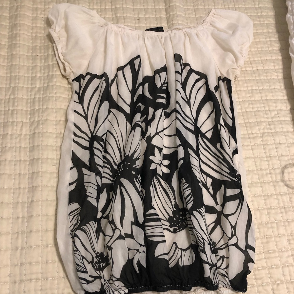 Black and white Top